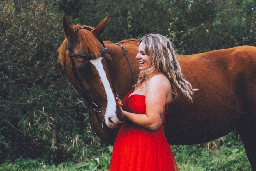 Portrait d'un cheval et de sa propriétaire
